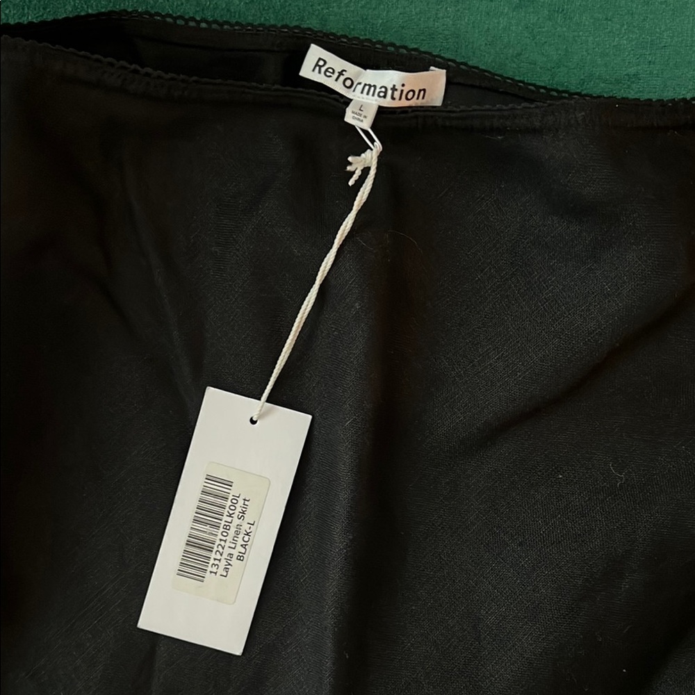Reformation Layla linen skirt Black Skirt size L. New with tags.